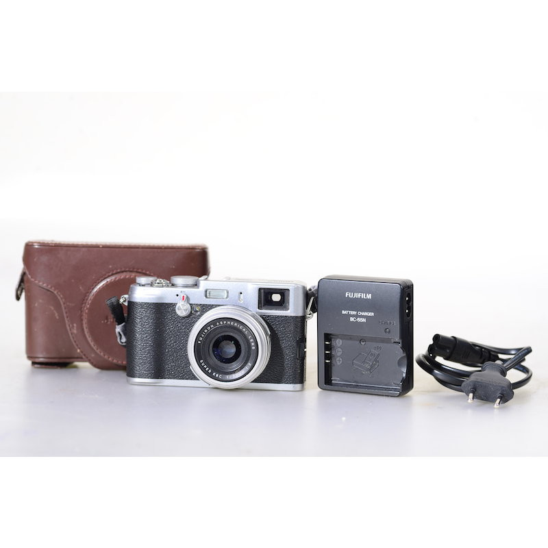 Fujifilm FinePix X100 Silver Digital Camera Body