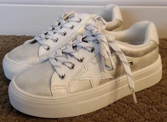 Mia Girls DORICE Silver White Casual Shoes Sneakers Size 1 2 4 5 Platform NWT