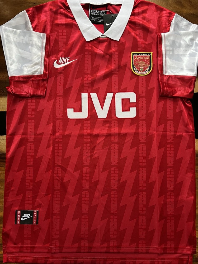 Arsenal Retrô  Soccer Jersey Red White JVC Sponsor Size L Short Sleeve