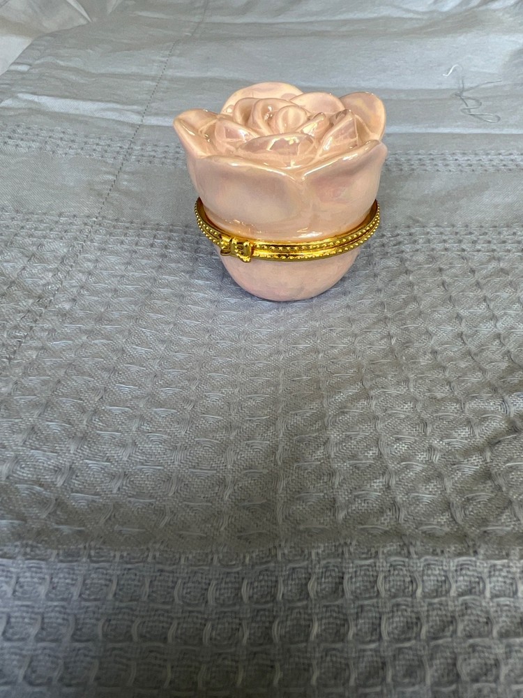 Mary Kay Pink Rose Ring / Trinket Box Pink with Gold Tone Accents NIB