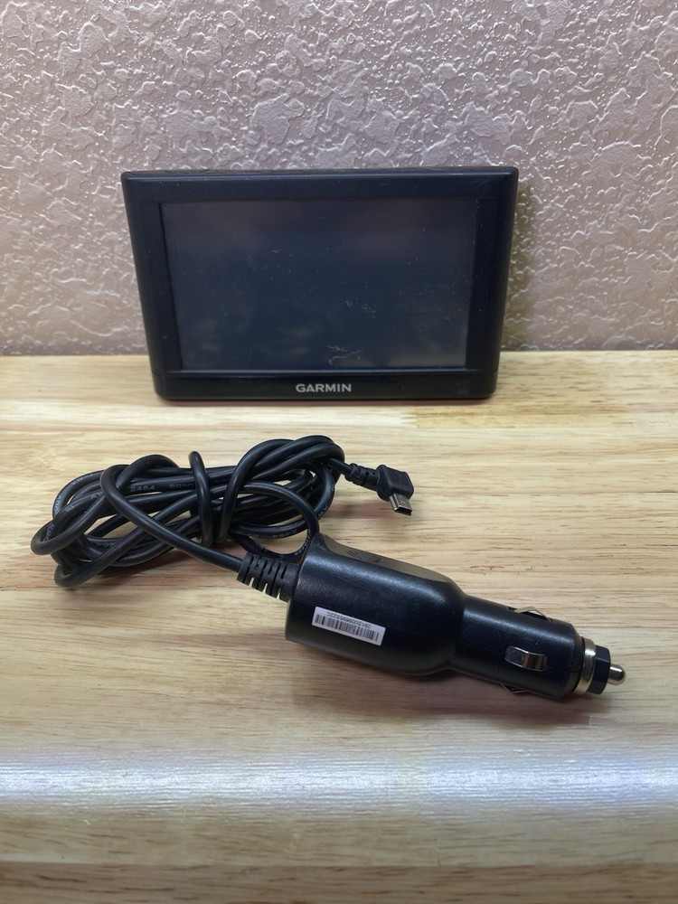 Garmin Nuvi 145 GPS Navigation System in Black with 3.5-Inch Display