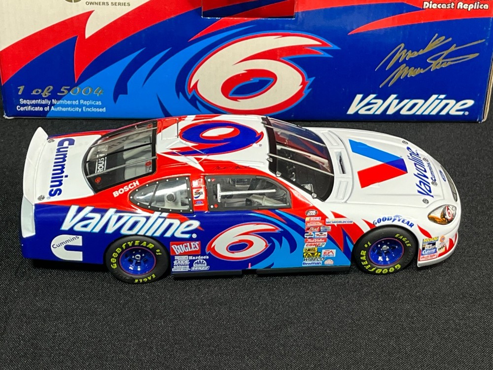 NASCAR Mark Martin #6 Valvoline 2000 Ford Taurus 1:24 Scale Diecast
