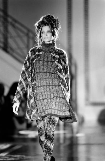Stephanie Seymour model in a Christian Lacroix fashion show 1993 Old Photo 3
