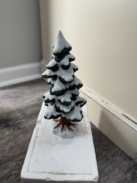 Lemax 9ft Porcelain Pine Tree Dickensvale Holiday Collectible Set of 3 1995