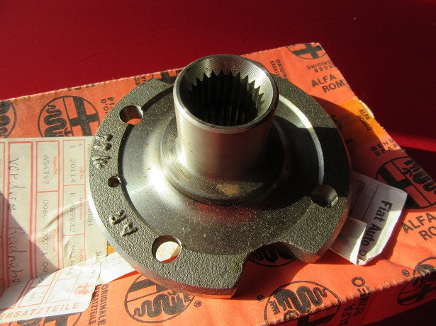 Original Alfa Romeo 33 Anno Fab. 88 - 94 hub suitable for SX + DX 60559321