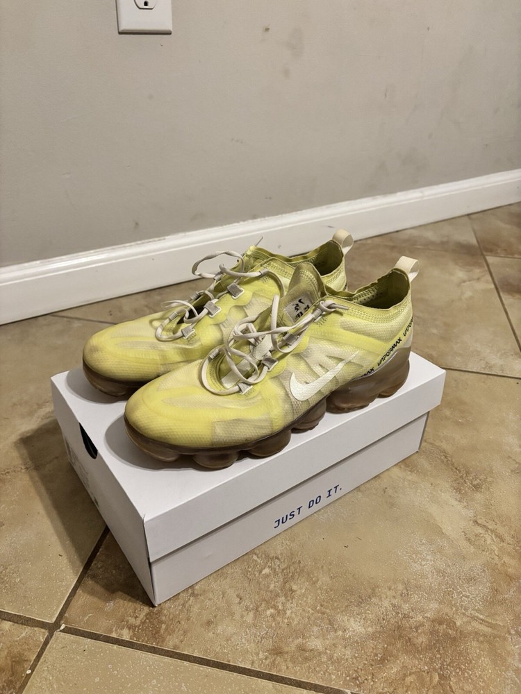 Women's Size 9 Nike Vapormax Flyknit Neon - Preowned