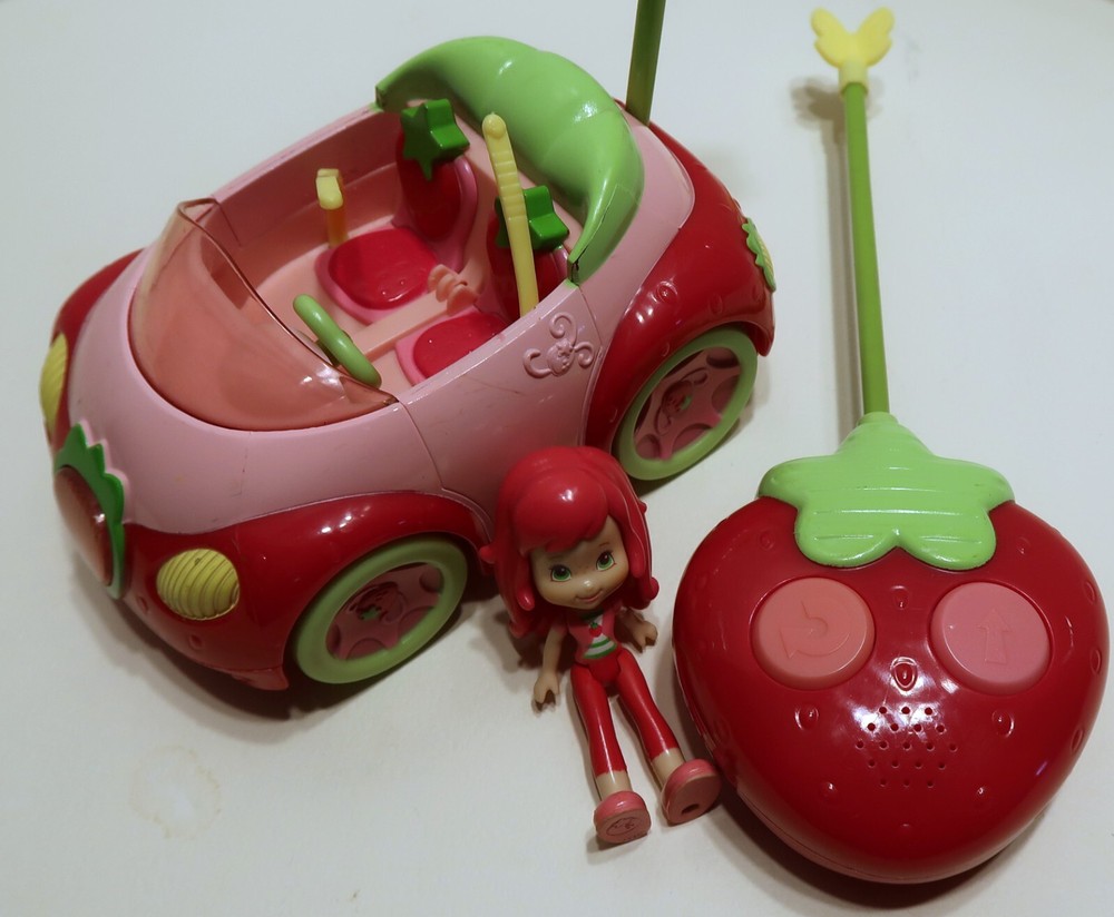 STRAWBERRY SHORTCAKE 2010 BERRY BITTY RC VEHICLE CAR LIGHT SOUND HASBRO PLAYSET