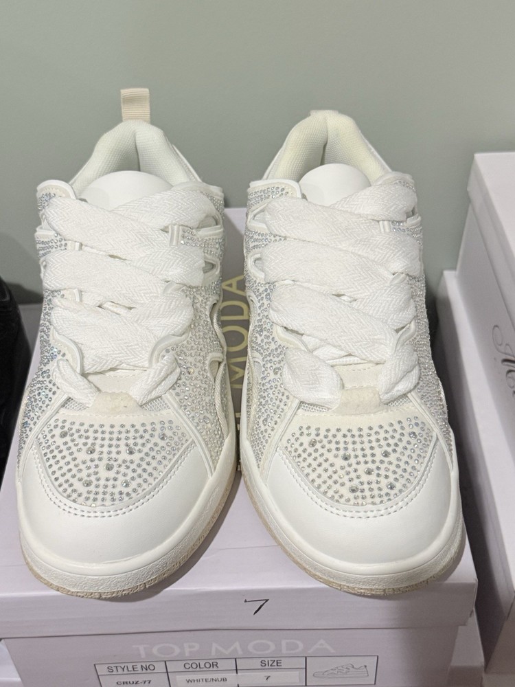 Top Moda White Tennis Shoe With Sparkling Rhinestones Size 7 New In Box