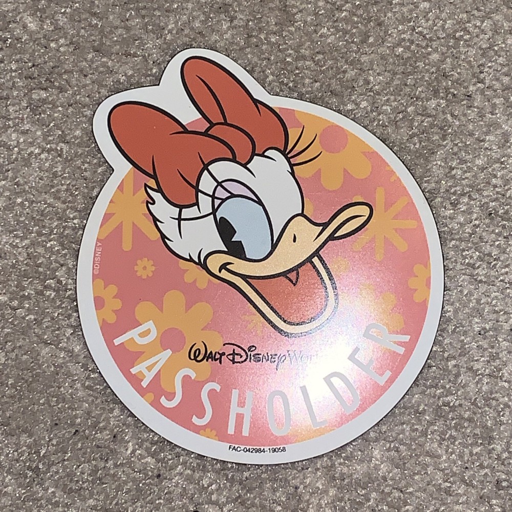 WDW Disney World Daisy Duck Annual Passholder Magnet Rare Collectible