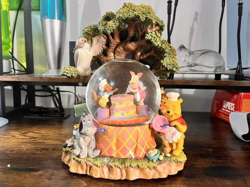 Winnie The Pooh Disney Store Music Snow Globe 