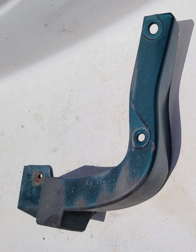 2004-05 Kia Sedona Front Left Driver Side OEM Mud Flap Splash Guard Green 02 03