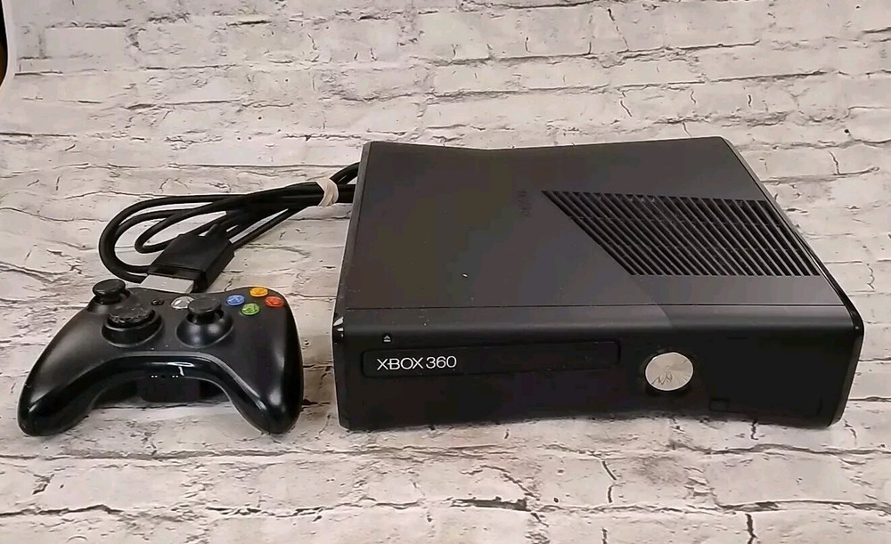 XBOX 360 S 1439 System Bundle Matte Black w/ Remote Cables Tested Works