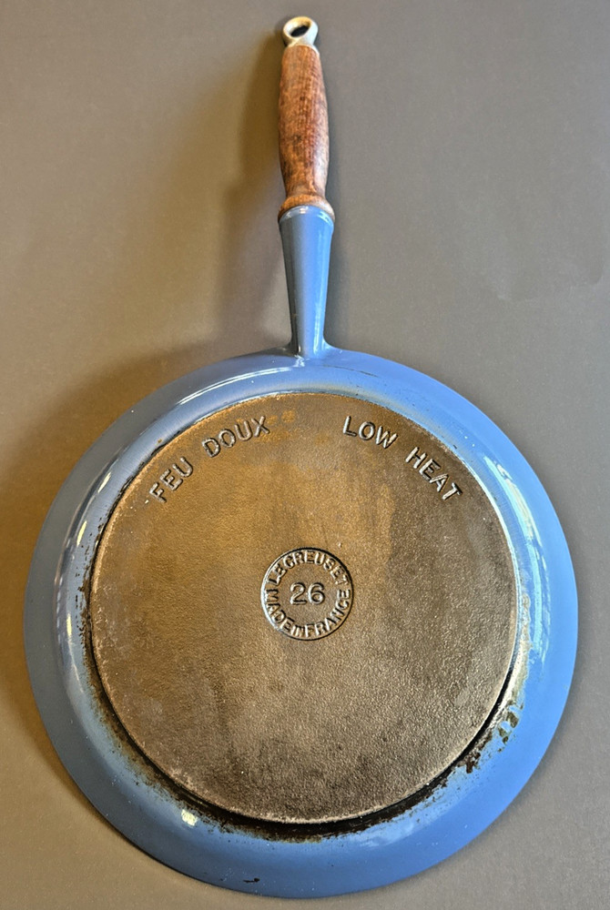 Le Creuset #26 Skillet 10