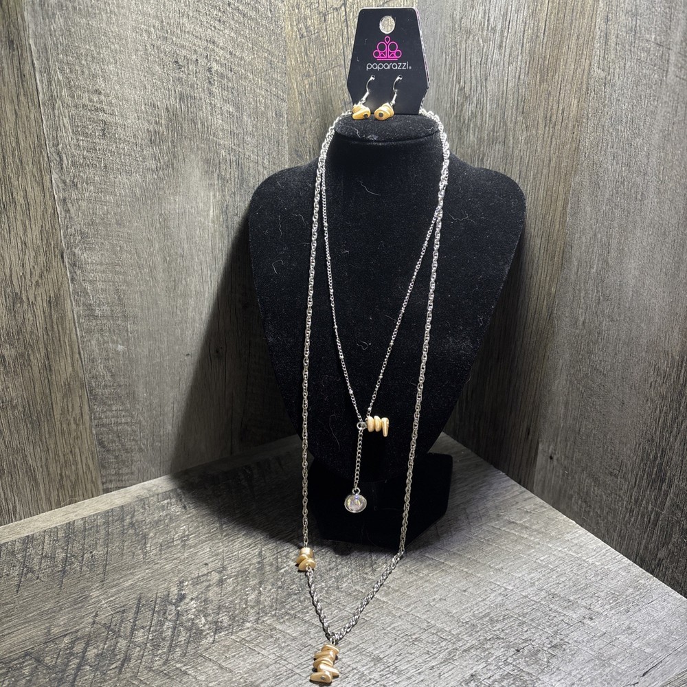 Paparazzi Jewelry Set NWT Silver Tone with pink stones - 001