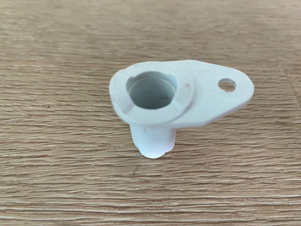 1445804 Westinghouse fridge freezer door hinge closed thimble WSE6070 WSE6100