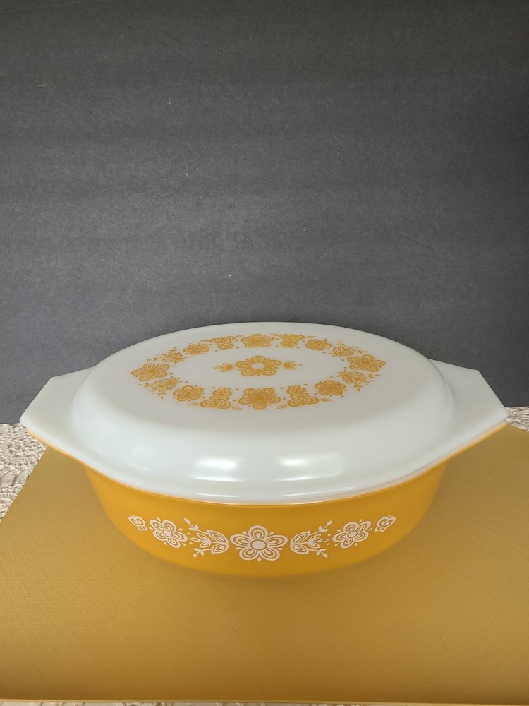Vintage 2 1/2 Qt Pyrex Oval Casserole With Lid Butterfly Gold Pattern