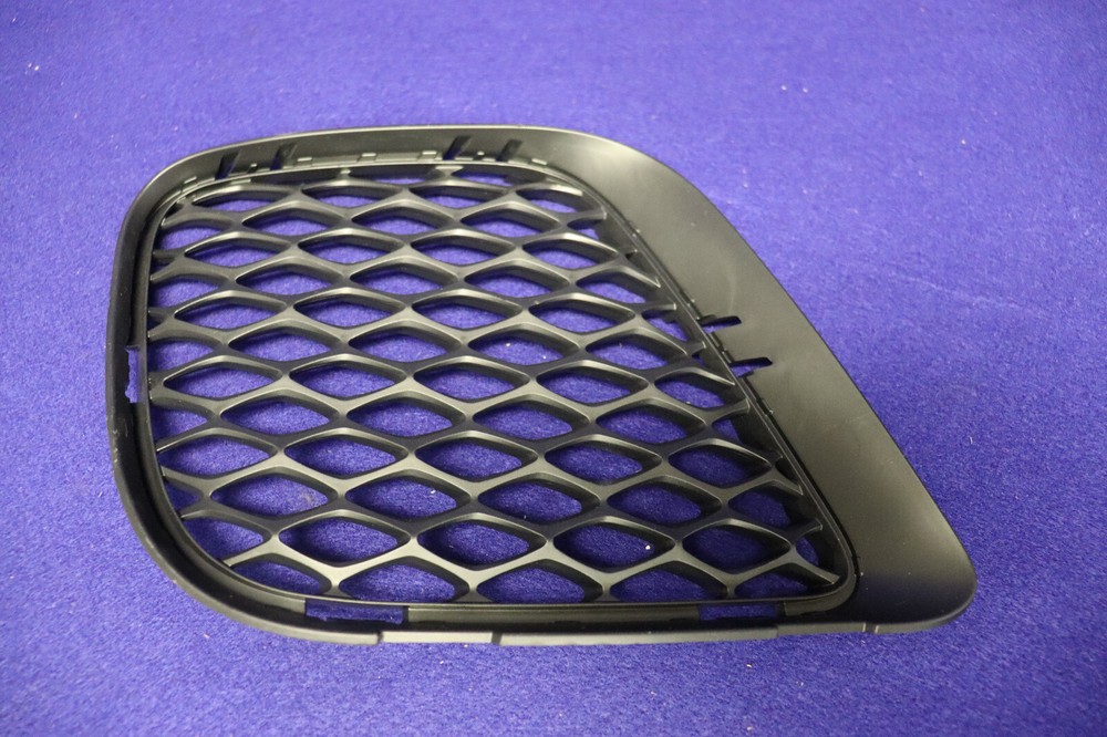 新品 純正 Mopar ロアグリルベゼル 左 68321563AB AKF1124