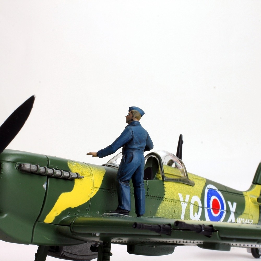 PreSale Pro-Painted RAF Crew WW2 1:48 #3-image