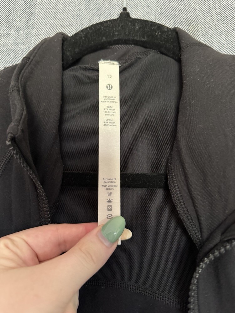 Lululemon Women's Black Define Jacket with hand covers Size 12