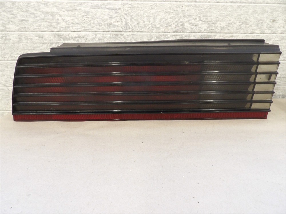 LH DRIVERS SIDE TAILLIGHT LAMP SMOKE LENS 1982-1983 PONTIAC FIREBIRD TRANS AM