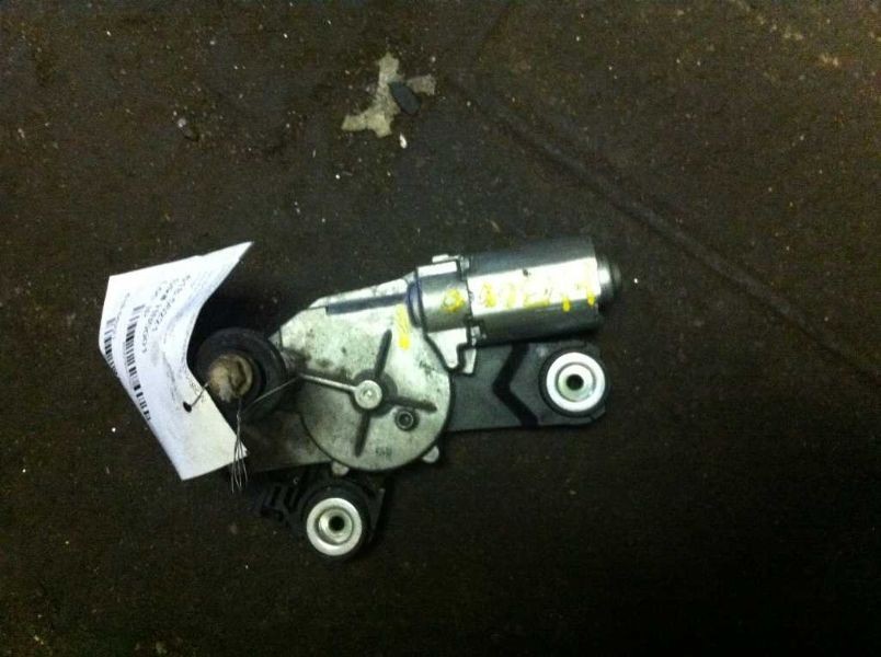 04-09 Mazda 3 Hatchback Rear Wiper Motor Replacement