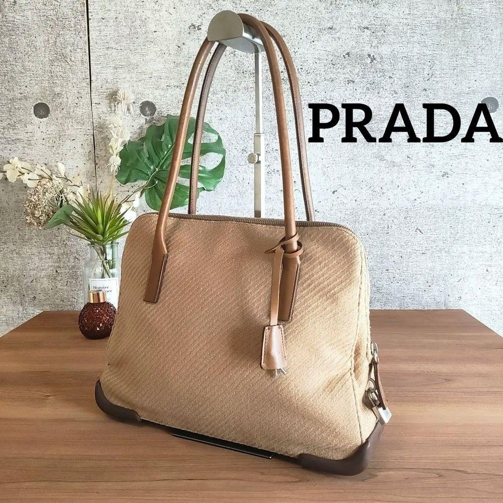 Prada Cadenza key shoulder tote handbag in excellent condition imported from Japan