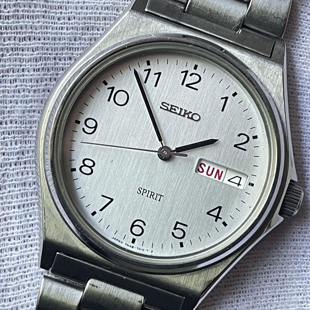 Seiko Spirit 7N26-7000 Mens Quartz Watch with Classic Design