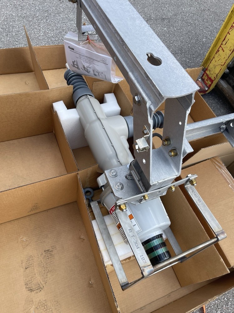 G&W Electric 128250055AT0 Recloser,15.5kV Solid Dielectric,New in Box,Viper Type