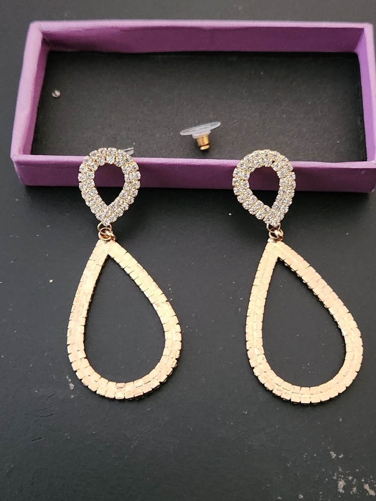 Glamorous Drop Earrings – Sparkling Elegance