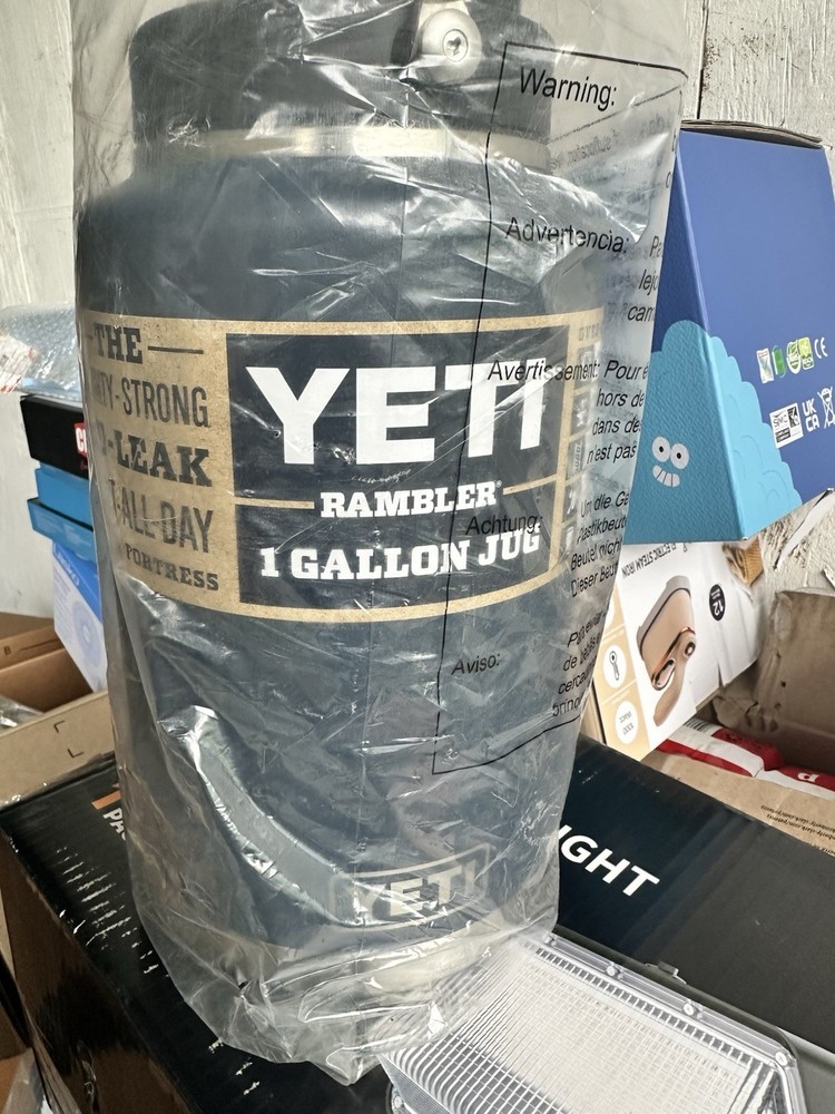 Yeti Rambler 1 Gallon Jug 2.0 128oz Navy Vacuum Insulated Water Bottle MagCap