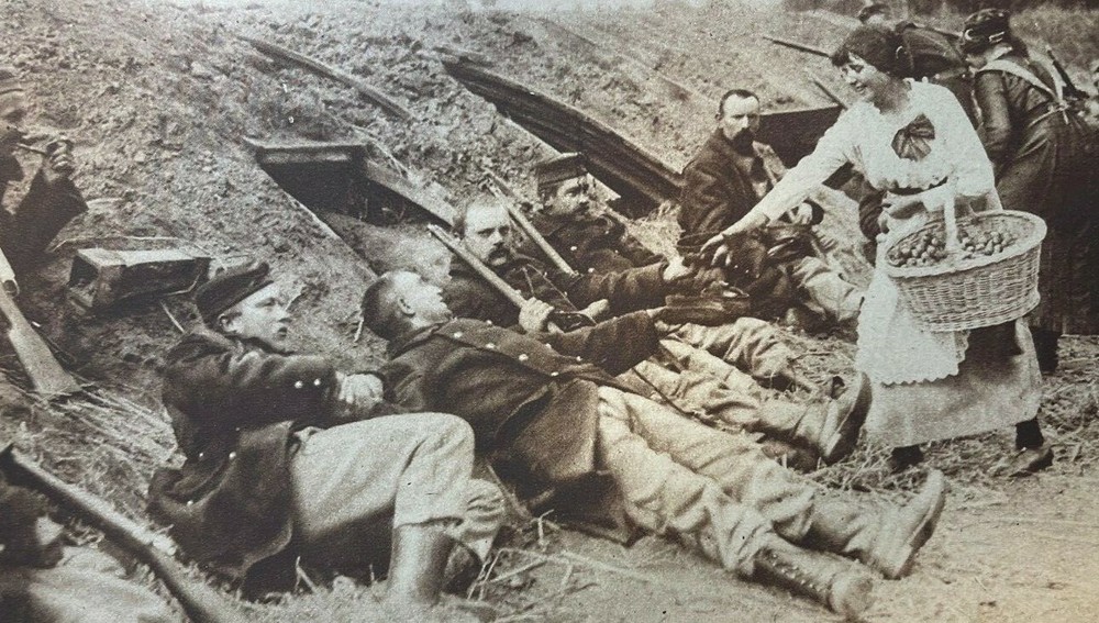 1915 Vintage Illustration Belgian Girls Feeding Soldiers Near Antwerp