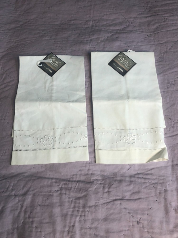 Blush White Guest Hand Towels with embroidered clover, set of 2