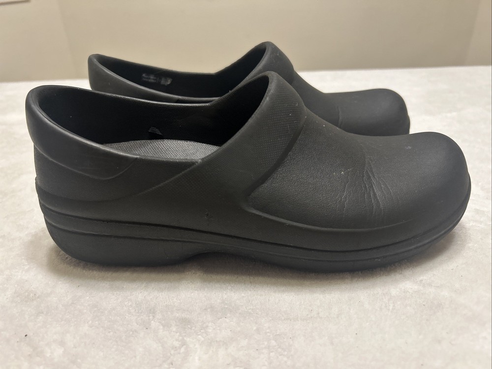 Crocs Women's Size 9 Neria Pro II Clogs Slip Resistant Work Shoes Comfort