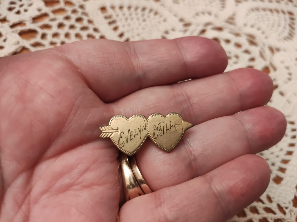 1930s-1940s Vintage Heart Brooch Pin, Gold-Tone, Textured, Open Sweetheart