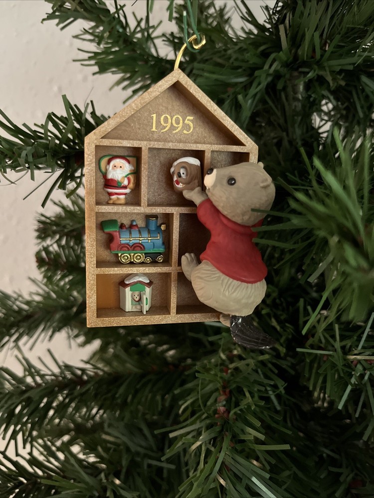 Cure VTG 1995 Hallmark Christmas Keepsake Ornament Collecting Memories Beaver
