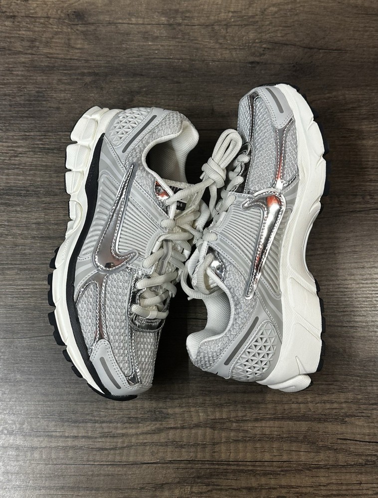 Nike Air Zoom Vomero 5 Photon Dust Metallic Silver FD0884-025 Women’s Size 6