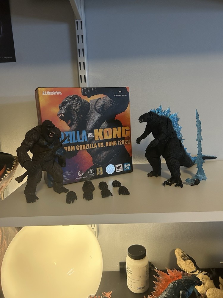 S.H.MonsterArts Godzilla vs Kong 2021 Action Figure with All Accessories