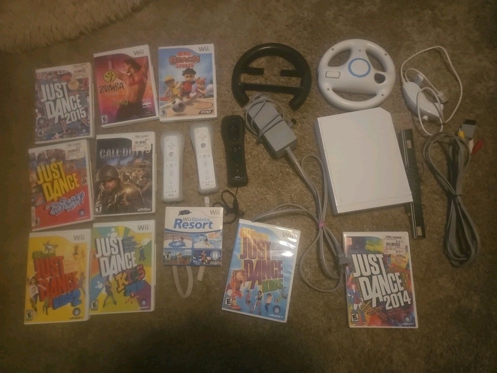 Nintendo Wii Game System RVL-001 Console 3-REMOTE Bundle Accessorie Games Used