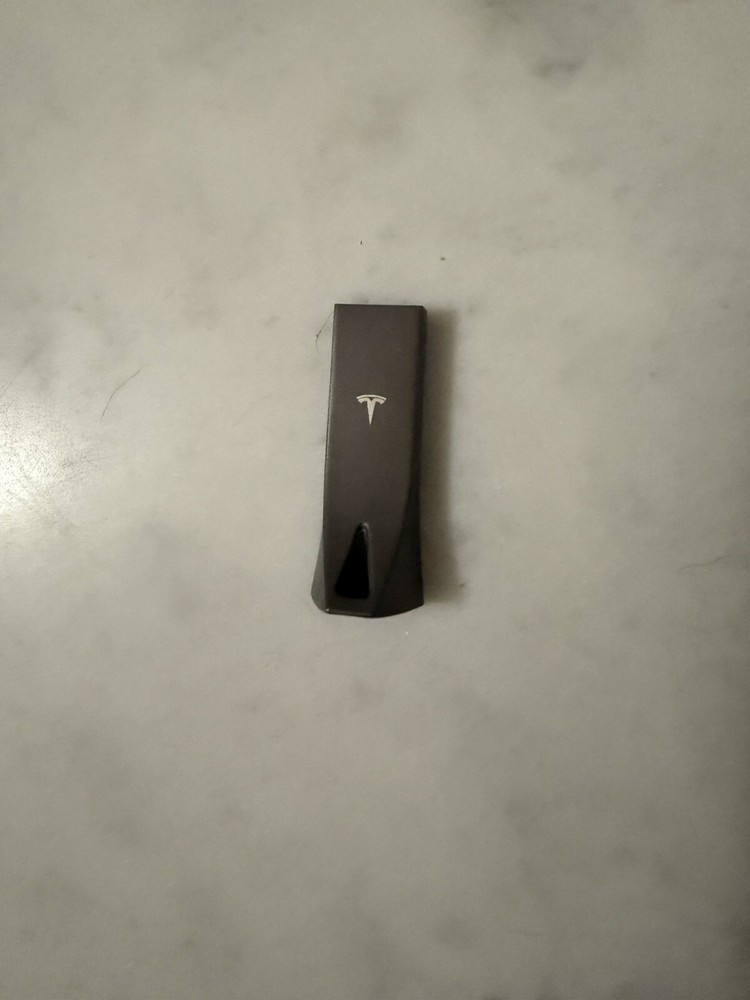 TESLA OEM Model S,3,X,Y USB Flash Drive for Dashcam & Sentry Mode 128GB