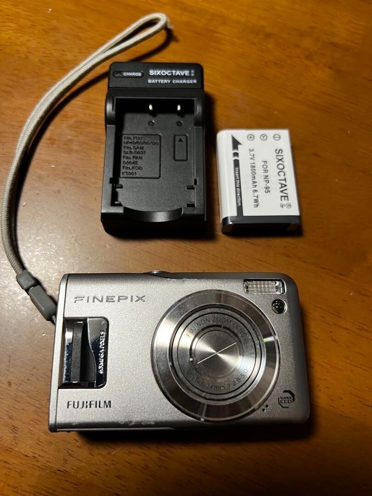 Fujifilm FinePix F31fd 6.3MP Silver Compact Digital Camera AS IS