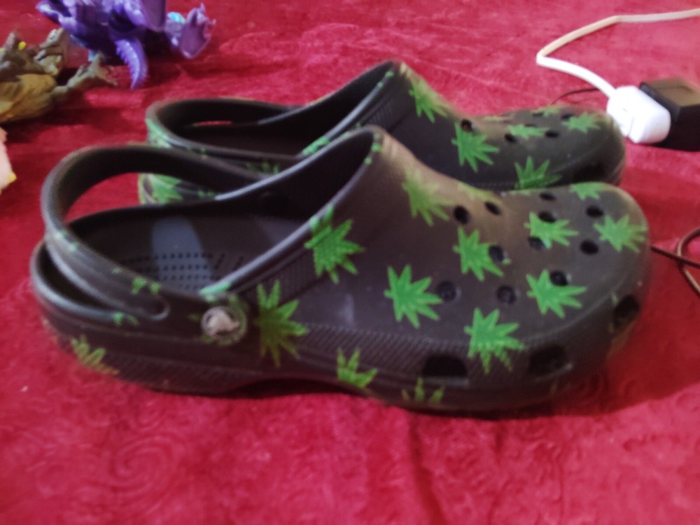 Crocs Classic Hemp Leaf Clogs Mens Size 11