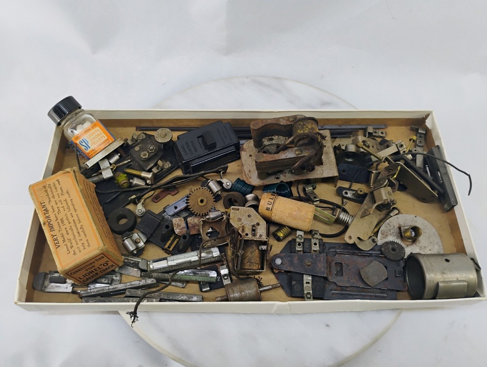 Large Vintage Lionel Model Train Parts And Accessories LOT 3