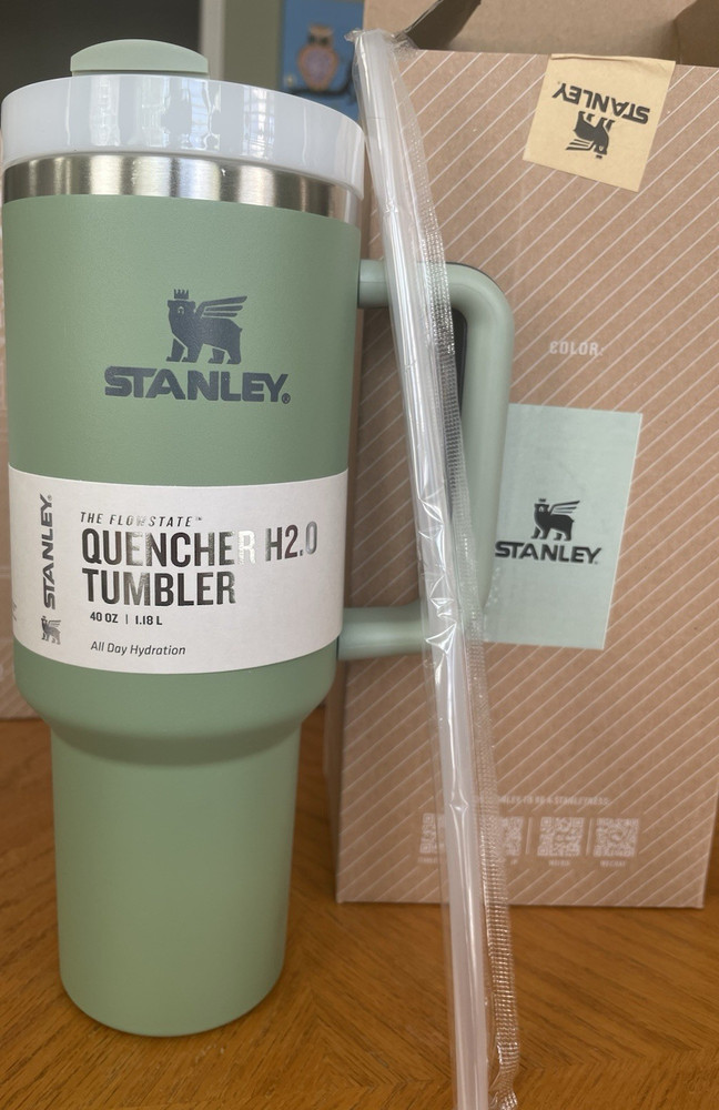 Green Stanley Quencher H2.0 FlowState 40 oz Tumbler