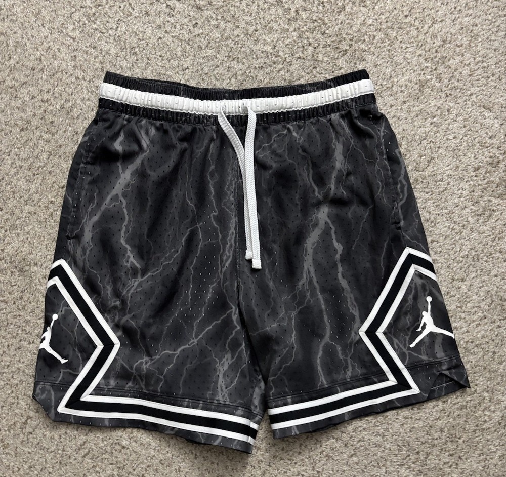 Jordan Shorts Mens Size Large Black Lightning Print Diamond Shorts Standard Fit