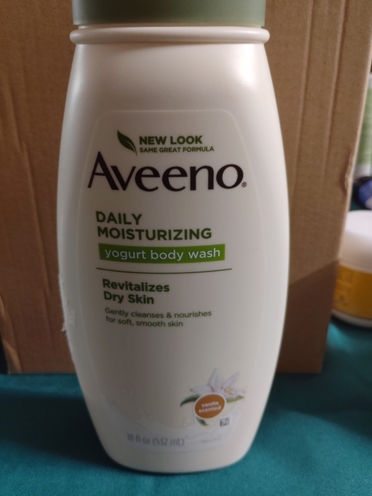 Aveeno Daily Moisturizing Yogurt Body Wash, Vanilla Scented
