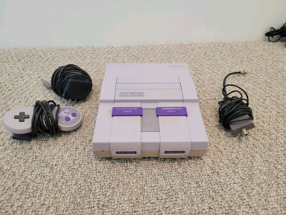 Super Nintendo SNES Console Bundle TESTED Works Controller and Power Adapter
