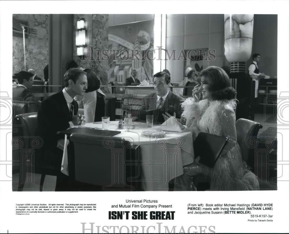 2000 Press Photo Actors in a scene from 
