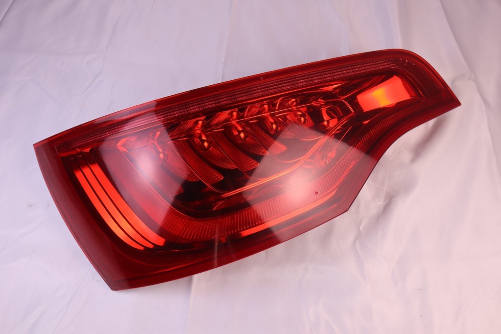 10-15 Audi Q7 Left Driver Tail Light 4L0945093G OEM