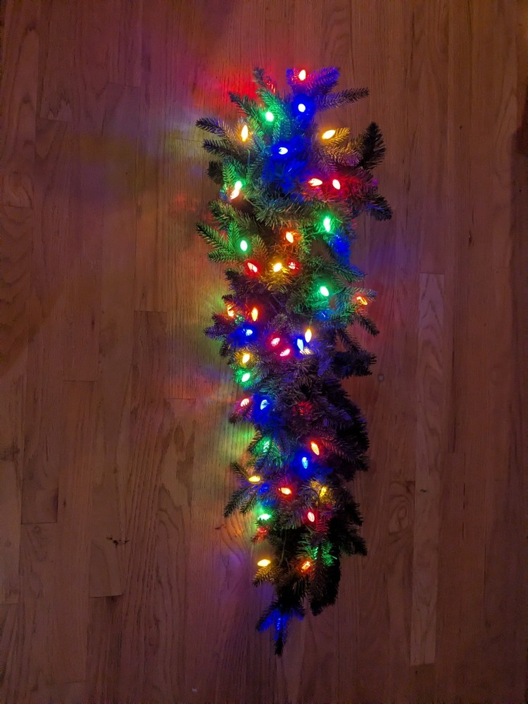 Pre-Lit White/Multicolored Battery Operated Artificial 3ft Christmas Garland EUC