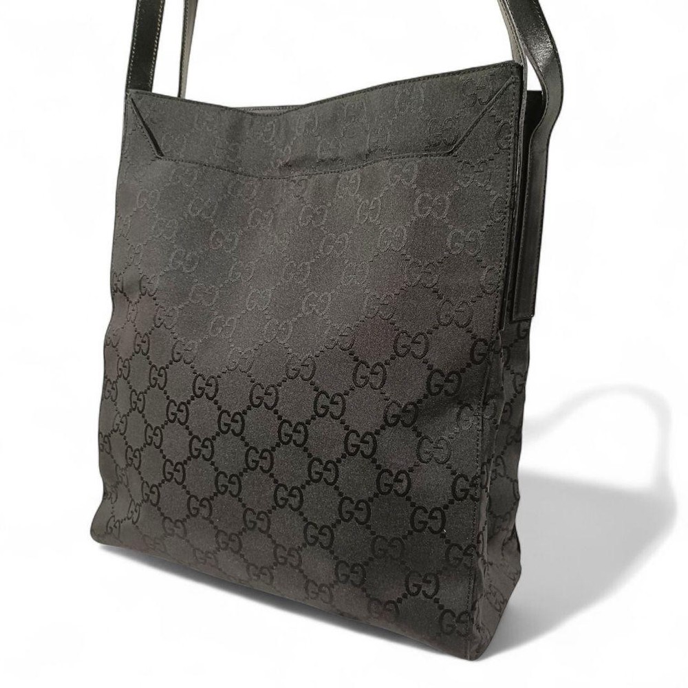 GUCCI GG Canvas Shoulder Bag in Black Authentic G0705661